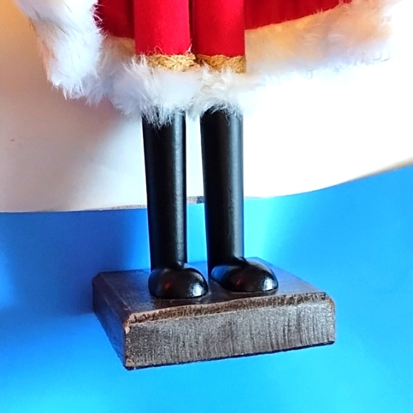Holiday Living Nutcracker 21.5 inches - Picture 3 of 16